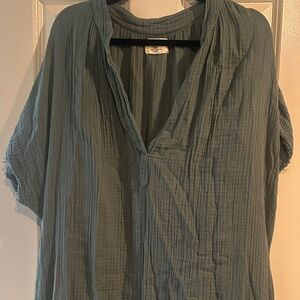 9seed Tunisia dress cover up Lightweight V-Neck Gauze Top in Sage Green
